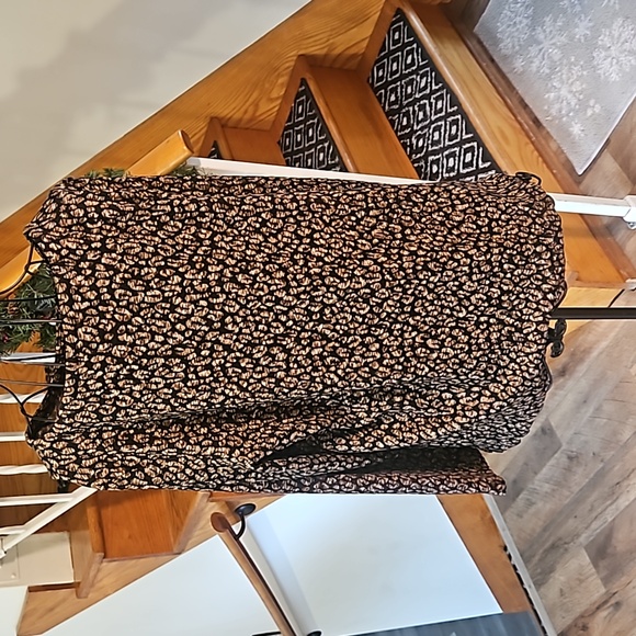 👚CHICO'S ABSTRACT PRINT TOP👚 - Picture 7 of 9